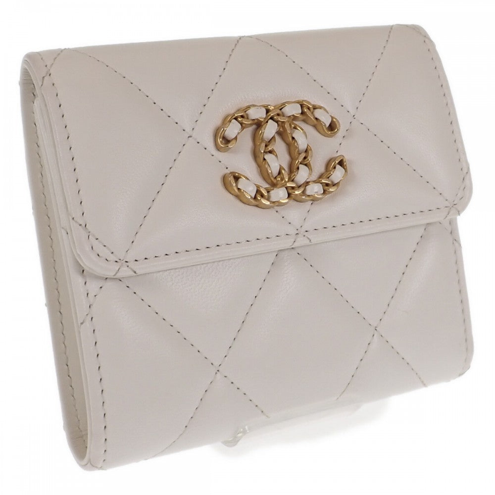 シャネル CHANEL 19フラップウォレット AP2809 三つ折り財布 ラムスキン ホワイト ゴールド金具 レディース【中古】【ABランク】