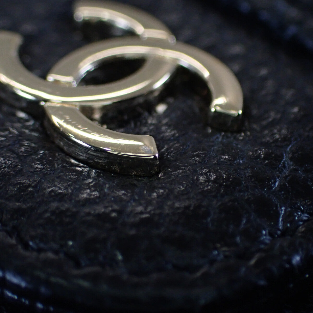 シャネル CHANEL iPhone13/13proケース スマホカバー AP2689 携帯・スマホアクセサリー キャビアスキン マトラッセ ブラック レディース【中古】【ABランク】