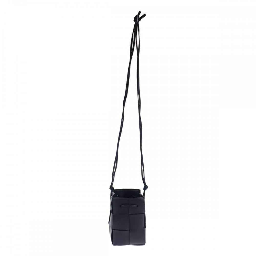 ボッテガヴェネタ BOTTEGA VENETA カセットミニクロスボディバケット 680217VCQC48837 ショルダーバッグ イントレチャート ブラック レディース【中古】【Aランク】