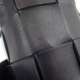 ボッテガヴェネタ BOTTEGA VENETA カセットミニクロスボディバケット 680217VCQC48837 ショルダーバッグ イントレチャート ブラック レディース【中古】【Aランク】