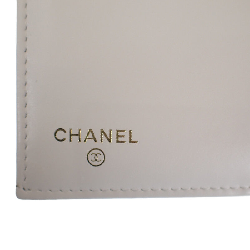 シャネル CHANEL ミディアム クラシックフラップ ウォレット AP0232_B33352_10601 二つ折り財布 キャビアスキン ホワイト ゴールド金具 レディース【中古】【Aランク】