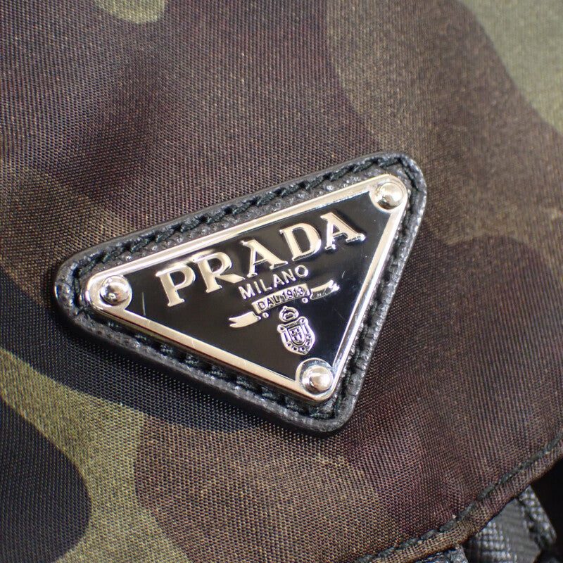プラダ PRADA バックパック BZ0032_ZSR_F0334 リュック・デイパック ナイロン レザー カーキ テスートカモフラ メンズ レディース【中古】【ABランク】