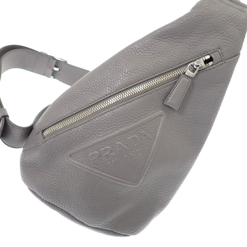 プラダ PRADA ヴィッテロダイノ 2VZ098 ボディバッグ レザー グレー シルバー金具 メンズ【中古】【Aランク】