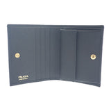プラダ PRADA コンパクトウォレット 1MV204_QWA_F0002 二つ折り財布 サフィアーノ レザー ブラック メンズ レディース【中古】【Aランク】