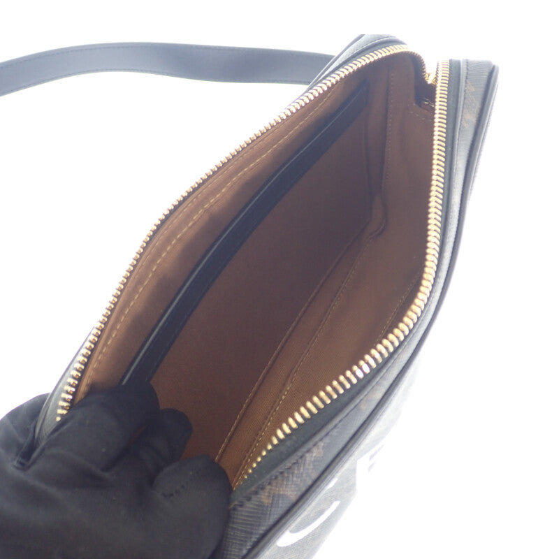 セリーヌ CELINE ミディアムメッセンジャー 194502CIM.38OG ショルダーバッグ PVC ブラック ゴールド金具 レディース【中古】【Aランク】