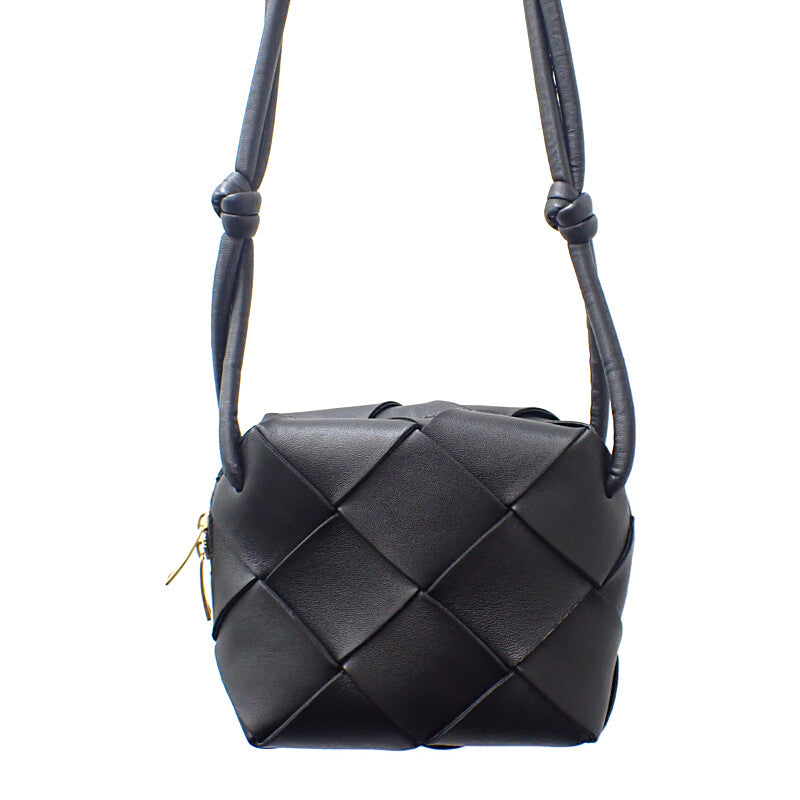 ボッテガヴェネタ BOTTEGA VENETA ミニ カセット カメラバッグ 701915 VCQC2 8425 ショルダーバッグ カーフ ブラック ゴールド金具 レディース メンズ【中古】【Aランク】