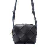 ボッテガヴェネタ BOTTEGA VENETA ミニ カセット カメラバッグ 701915 VCQC2 8425 ショルダーバッグ カーフ ブラック ゴールド金具 レディース メンズ【中古】【Aランク】