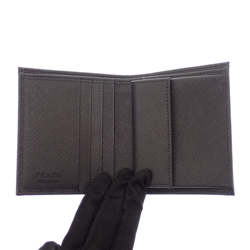 プラダ PRADA トライアングル 2MO008_QHH_F0002 二つ折り財布 サフィアーノ ブラック シルバー金具 メンズ レディース【中古】【Aランク】