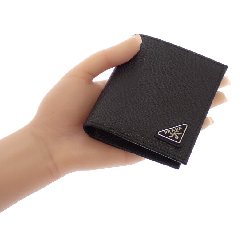 プラダ PRADA トライアングル 2MO008_QHH_F0002 二つ折り財布 サフィアーノ ブラック シルバー金具 メンズ レディース【中古】【Aランク】