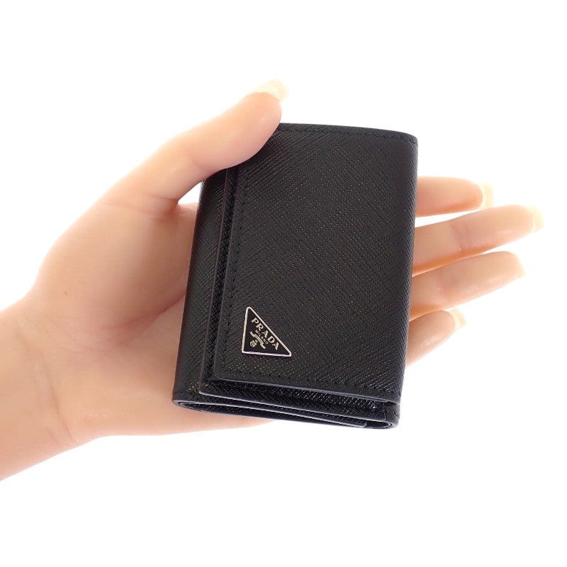 プラダ PRADA トライアングル 2MH021_QHH_F0002 三つ折り財布 サフィアーノ ブラック シルバー金具 メンズ レディース【中古】【Aランク】
