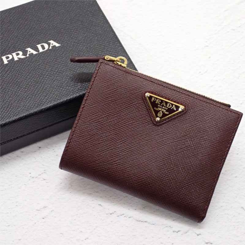 プラダ PRADA トライアングル 1ML050_QHH_F0007 二つ折り財布 サフィアーノ ボルドー バーガンディ ゴールド金具 レディース【中古】【ABランク】