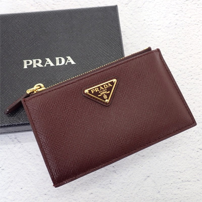 プラダ PRADA トライアングル 1MC086_QHH_F0007 カードケース サフィアーノ ボルドー バーガンディ ゴールド金具 レディース【中古】【Aランク】