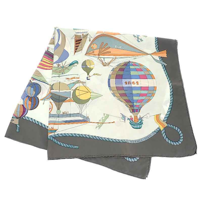 エルメス HERMES カレ90 Les Folies du Ciel スカーフ シルク グレー レディース【中古】【ABランク】