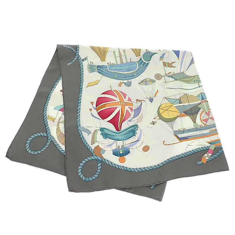エルメス HERMES カレ90 Les Folies du Ciel スカーフ シルク グレー レディース【中古】【ABランク】