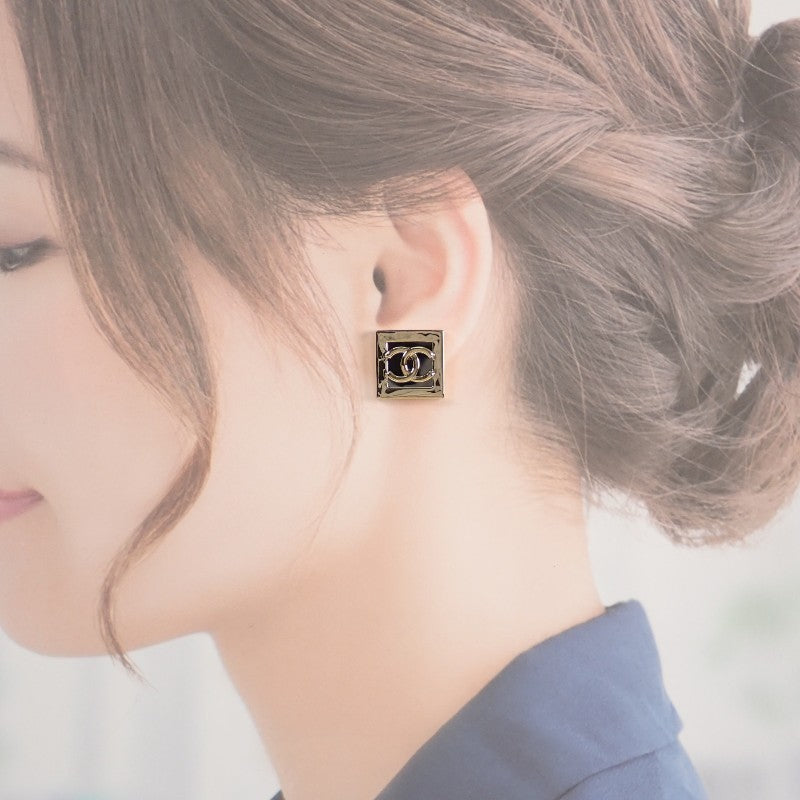 シャネル CHANEL CCスクエア ココマーク ロゴ A23B刻印 ピアス メタル ゴールド ブラック レディース【中古】【Aランク】