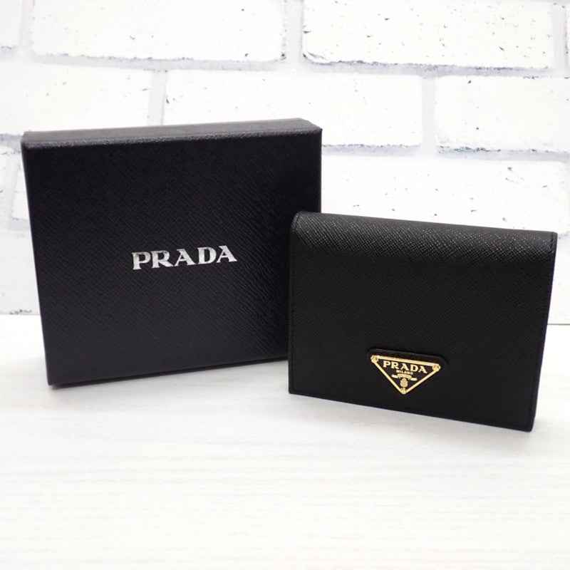 プラダ PRADA トライアングル 1MV204_QHH_F0002 二つ折り財布 サフィアーノ ブラック ゴールド金具 レディース【中古】【Aランク】
