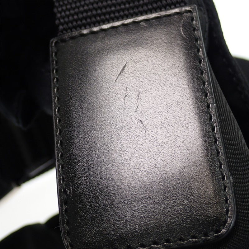 プラダ PRADA トライアングル BT8994 ショルダーバッグ ナイロン ブラック シルバー金具 メンズ レディース【中古】【ABランク】