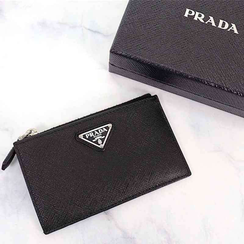 プラダ PRADA サフィアーノトライアングル 1MC086_QHH_F0632 カードケース サフィアーノ ブラック シルバー金具 レディース メンズ【中古】【ABランク】