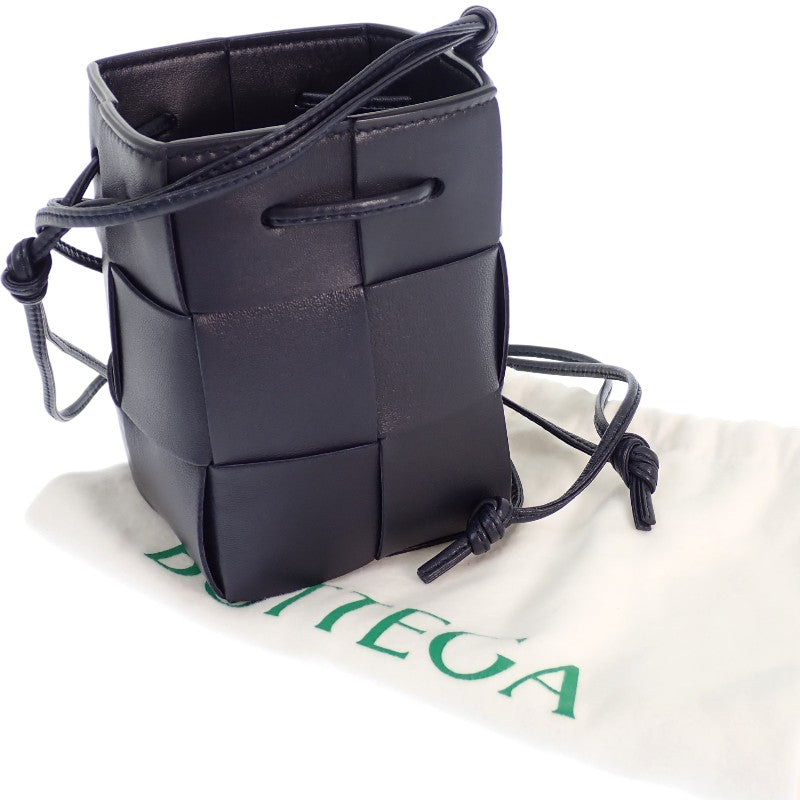ボッテガヴェネタ BOTTEGA VENETA カセットミニ クロスボディバケット 680217VCQC48837 ショルダーバッグ ラムスキン イントレチャート ネイビー レディース【中古】【ABランク】