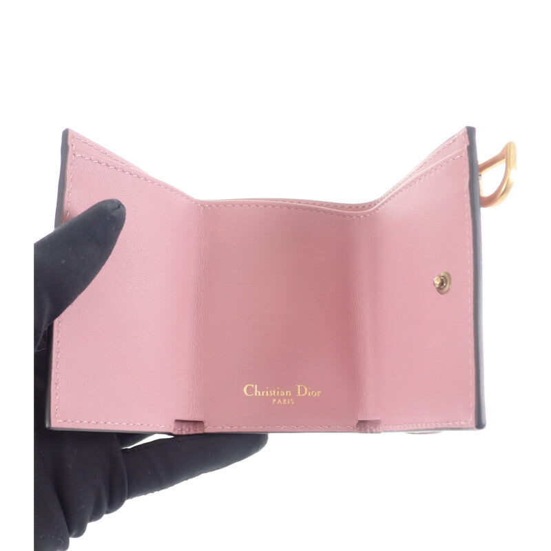 クリスチャンディオール Christian Dior サドル コンパクトウォレット S5653CCEH 三つ折り財布 ゴートスキン ラベンダー ピンク ゴールド金具 レディース【中古】【Aランク】