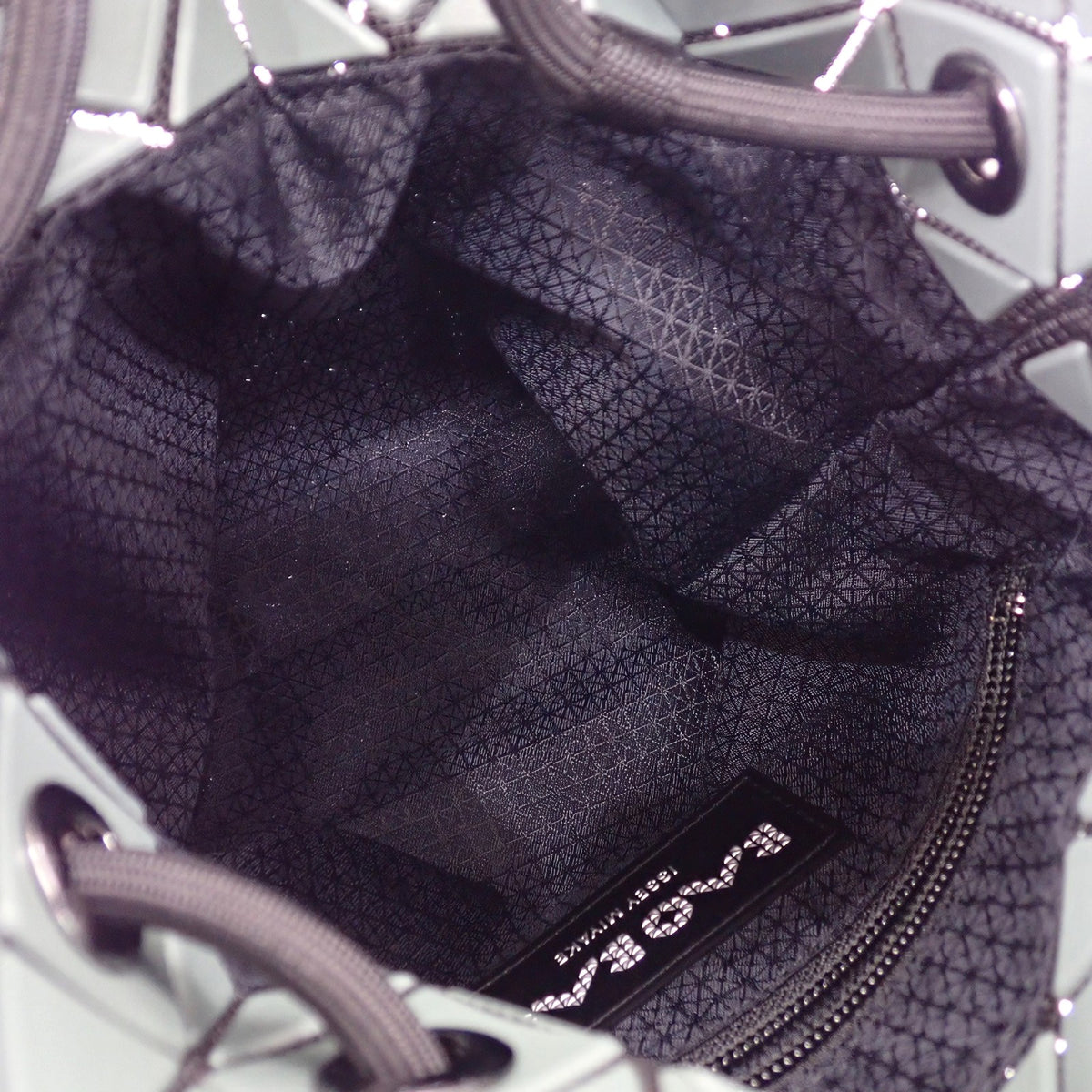 イッセイミヤケ ISSEY MIYAKE バオバオ ショルダーバッグ BB13-AG561-64 ショルダーバッグ ポリエステル ナイロン グリーン メンズ レディース【中古】【Aランク】