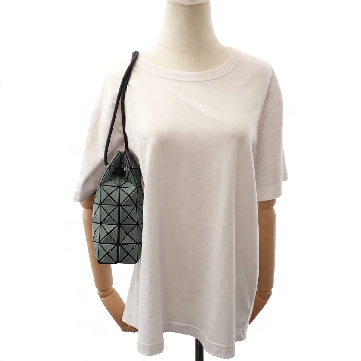 イッセイミヤケ ISSEY MIYAKE バオバオ ショルダーバッグ BB13-AG561-64 ショルダーバッグ ポリエステル ナイロン グリーン メンズ レディース【中古】【Aランク】