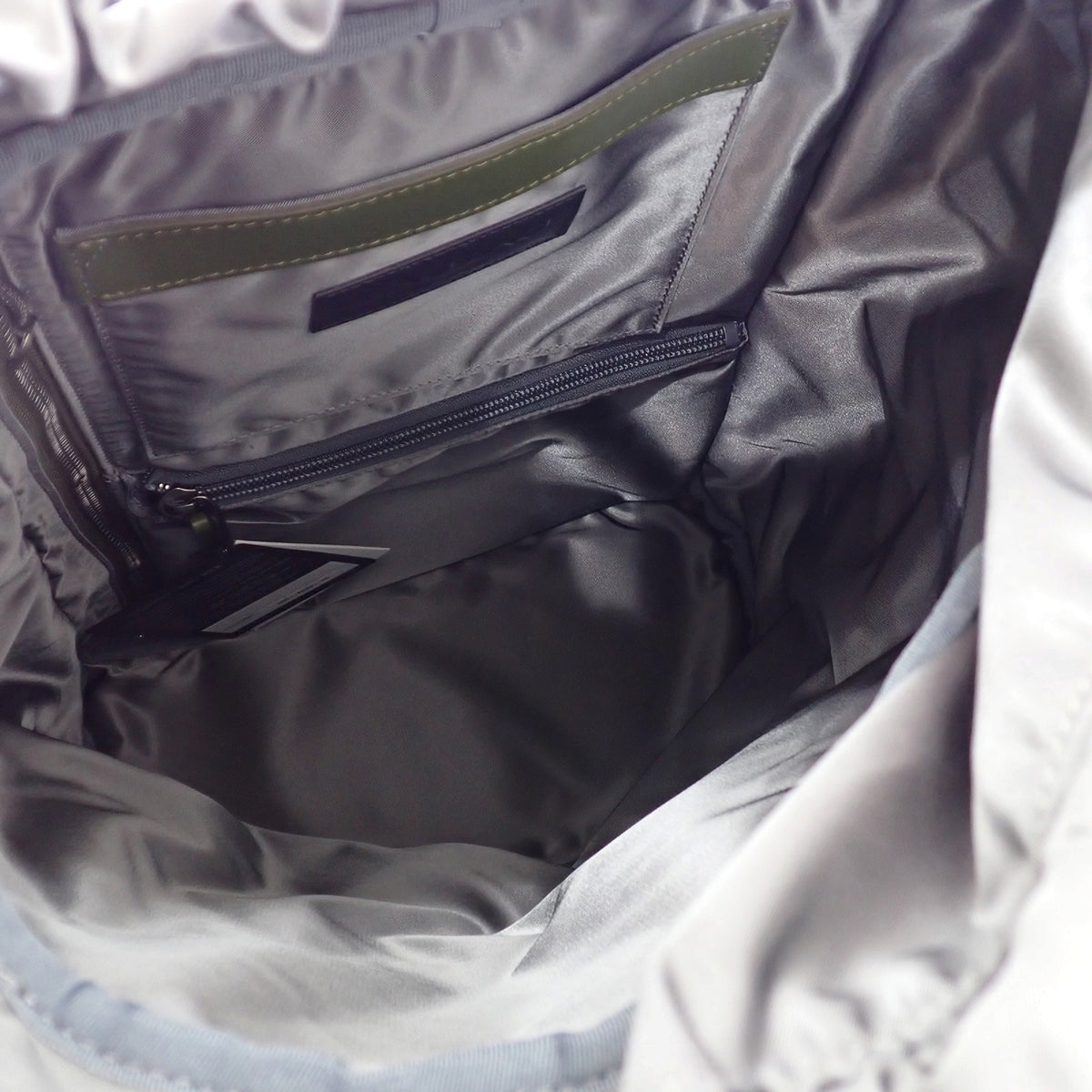 イッセイミヤケ ISSEY MIYAKE バオバオ バックパック BB61-AG321-65 リュック・デイパック ポリエステル ナイロン カーキ メンズ レディース【中古】【Aランク】