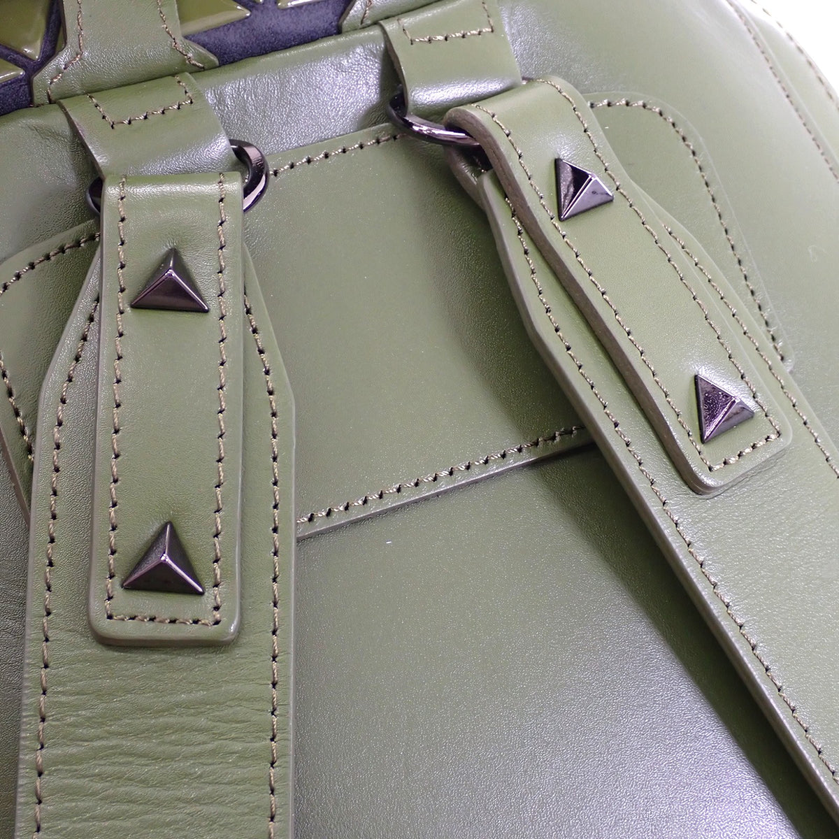 イッセイミヤケ ISSEY MIYAKE バオバオ バックパック BB61-AG321-65 リュック・デイパック ポリエステル ナイロン カーキ メンズ レディース【中古】【Aランク】