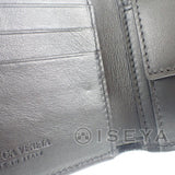 【Aランク】ボッテガヴェネタ BOTTEG AVENETA カセット コインパース付き二つ折りウォレット 649605_V1Q73_1045 二つ折り財布 カーフ ラムスキン ブラック オープン メンズ 【ISEYA】