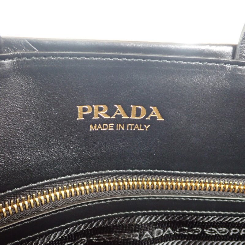 【Aランク】プラダ PRADA シンボルトップステッチ スモールバッグ 1BA379 2WAYバッグ ハンドバッグ  ショルダーバッグ レザー ブラック オープン ゴールド金具 レディース【ISEYA】