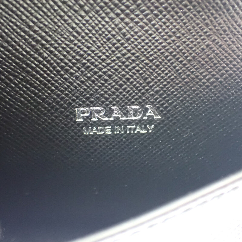 【現行型・未使用級美品✨】プラダ サフィアーノ トライアングル ケース 黒 プラダ PRADA トライアングル 1TL404 カードケース サフィアーノ