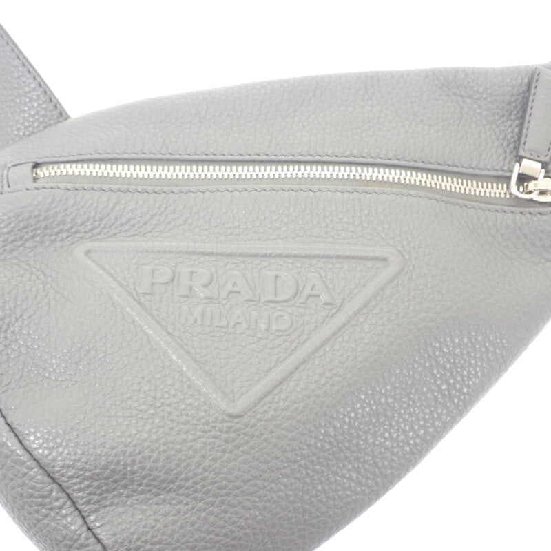 プラダ PRADA ヴィッテロダイノ 2VZ098 ボディバッグ レザー グレー シルバー金具 メンズ【中古】【Aランク】