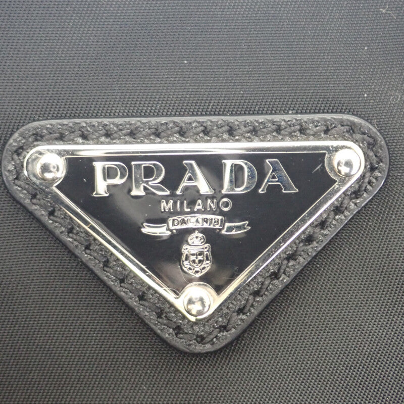 プラダ PRADA トライアングルロゴ VA0053 ショルダーバッグ ナイロン ブラック シルバー金具 メンズ レディース【中古】【Aランク】