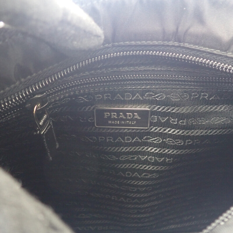 プラダ PRADA トライアングルロゴ VA0053 ショルダーバッグ ナイロン ブラック シルバー金具 メンズ レディース【中古】【Aランク】