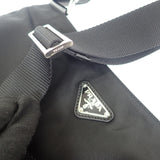 プラダ PRADA トライアングルロゴ VA0053 ショルダーバッグ ナイロン ブラック シルバー金具 メンズ レディース【中古】【Aランク】