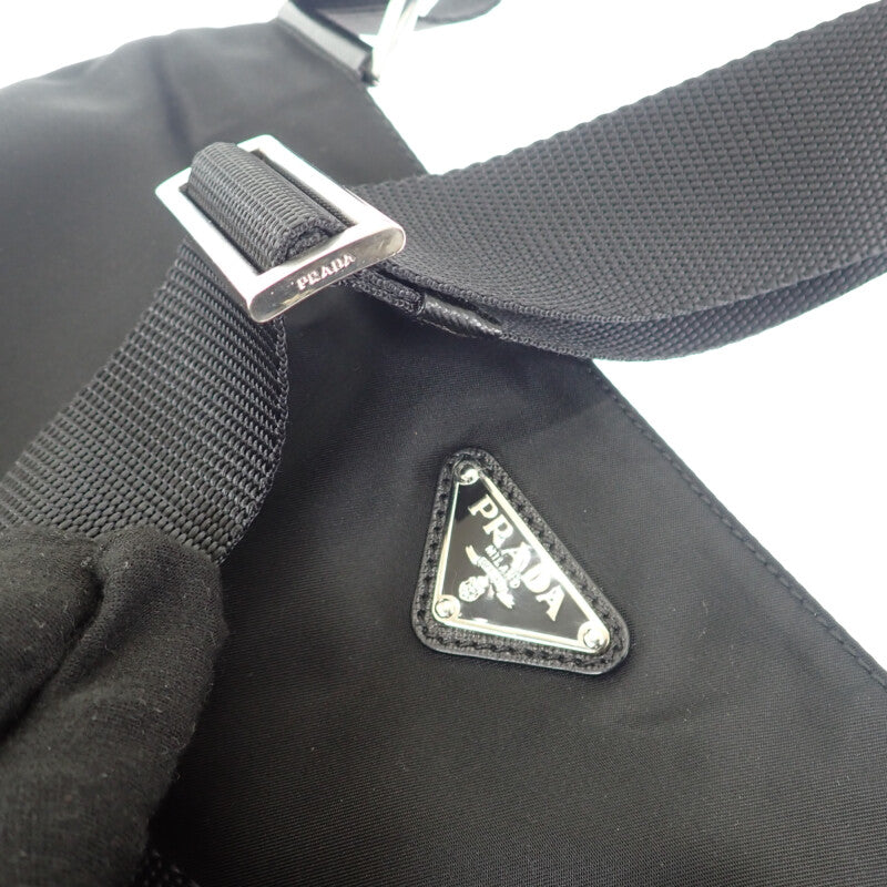 プラダ PRADA トライアングルロゴ VA0053 ショルダーバッグ ナイロン ブラック シルバー金具 メンズ レディース【中古】【Aランク】