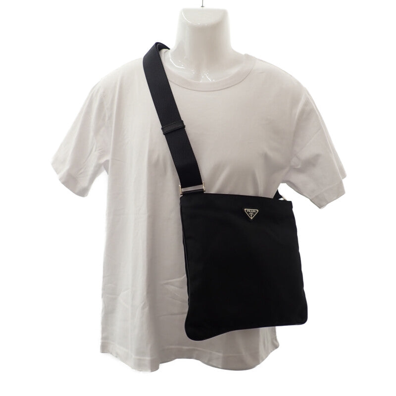 プラダ PRADA トライアングルロゴ VA0053 ショルダーバッグ ナイロン ブラック シルバー金具 メンズ レディース【中古】【Aランク】