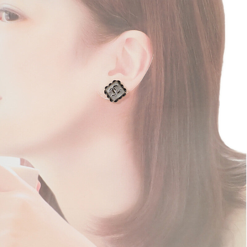 シャネル CHANEL スクエアココマーク ABE425_B18071_NZT06 イヤリング メタル レジン ホワイト ブラック C24B刻印 シルバー金具 レディース【中古】【Aランク】