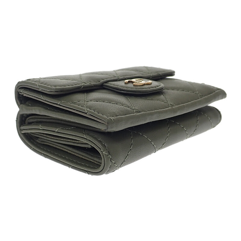 シャネル CHANEL スモールフラップウォレット AP0230-Y04059-NZG82 三つ折り財布 ラムスキン カーキ ゴールド金具 レディース【中古】【Aランク】