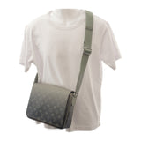ルイヴィトン LOUIS VUITTON ディストリクトPM NV3 M11593 ショルダーバッグ モノグラムグラディエントキャンバス カーキ メンズ【中古】【Aランク】