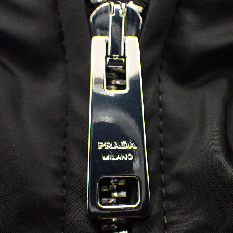プラダ PRADA トライアングルロゴ Re-Nylon 52 SGA466 ナイロンジャケット ナイロン ブラック メンズ レディース【中古】【Aランク】