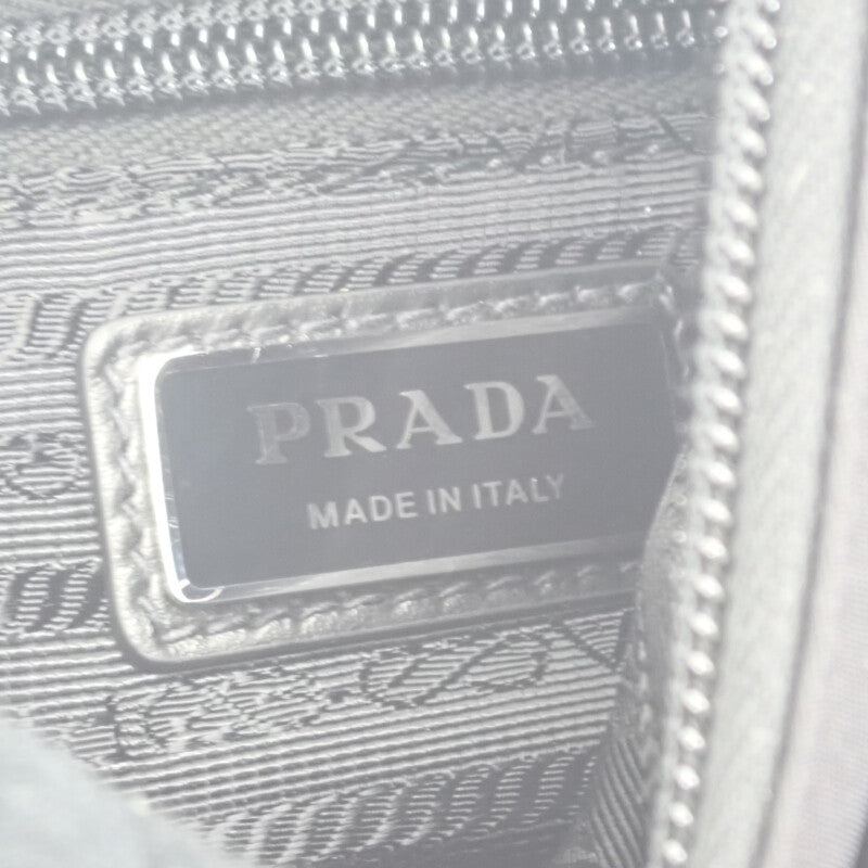 プラダ PRADA ワンショルダー バックパック 2VZ092_2DMG_F0002 ボディバッグ ショルダーバッグ レザー Re-Nylon ブラック シルバー金具 メンズ【中古】【Aランク】