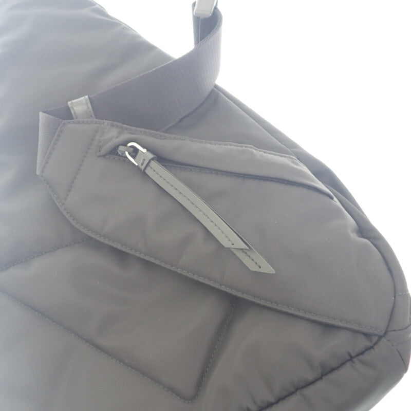 プラダ PRADA ワンショルダー バックパック 2VZ092_2DMG_F0002 ボディバッグ ショルダーバッグ レザー Re-Nylon ブラック シルバー金具 メンズ【中古】【Aランク】