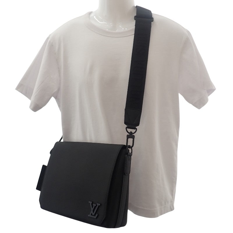 ルイヴィトン LOUIS VUITTON テイクオフ メッセンジャー M57080 ショルダーバッグ カーフ ブラック メンズ【中古】【Aランク】