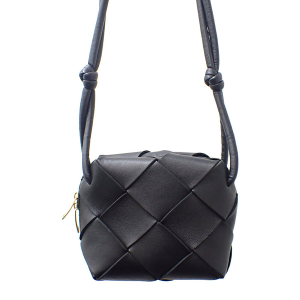 ボッテガヴェネタ BOTTEGA VENETA ミニ カセット カメラバッグ 701915 VCQC2 8425 ショルダーバッグ カーフ ブラック ゴールド金具 レディース メンズ【中古】【Aランク】