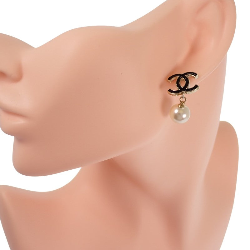シャネル CHANEL CC ココマーク パール ドロップ 06A刻印 ピアス メタル フェイクパール ブラック ゴールド金具 レディース【中古】【ABランク】