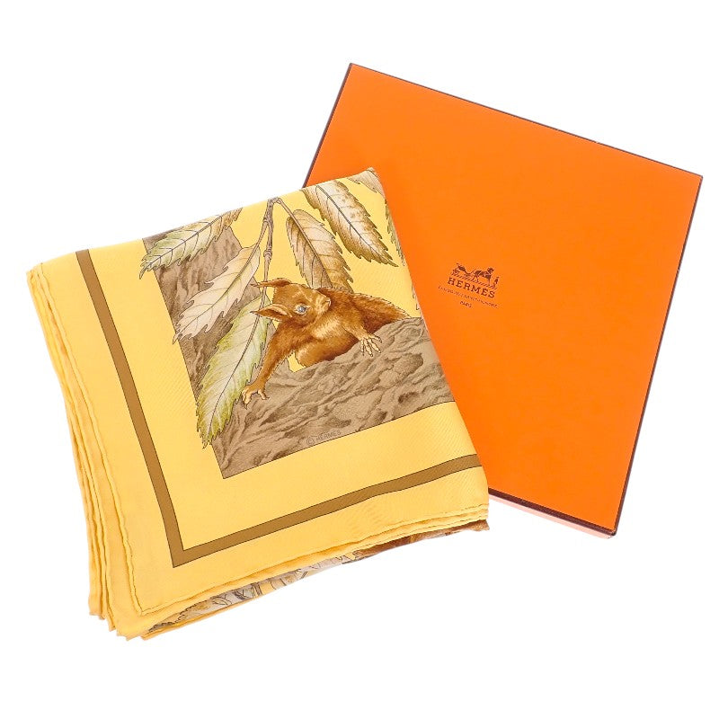 HERMES カレ90 シルクスカーフ クラシックカー イエロー　箱付きエルメス エルメス HERMES カレ90 CASSE NOISETTE スカーフ シルク イエロー