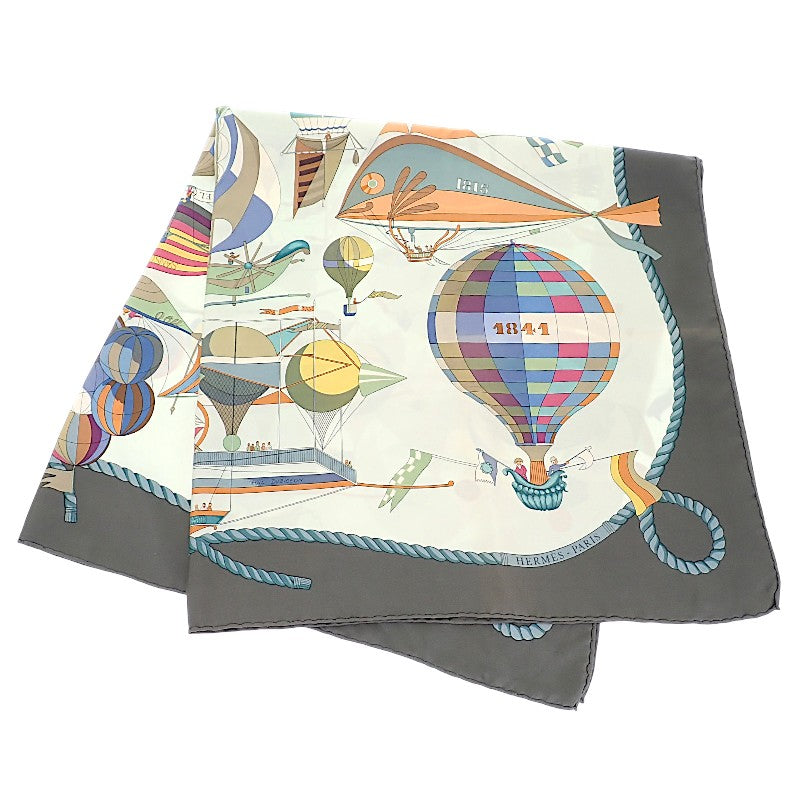 エルメス HERMES カレ90 Les Folies du Ciel スカーフ シルク グレー レディース【中古】【ABランク】
