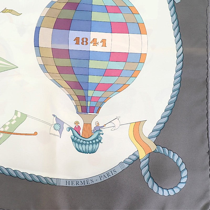 エルメス HERMES カレ90 Les Folies du Ciel スカーフ シルク グレー レディース【中古】【ABランク】