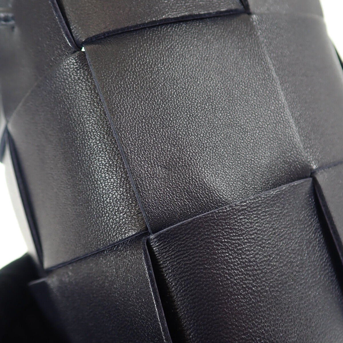 ボッテガヴェネタ BOTTEGA VENETA カセットミニ クロスボディバケット 680217VCQC48837 ショルダーバッグ ラムスキン イントレチャート ネイビー レディース【中古】【ABランク】